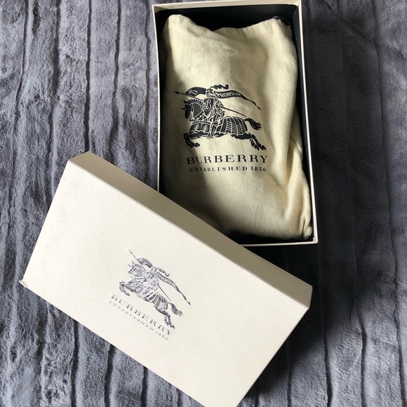 BURBERRY HEELS - Picture 3 of 6